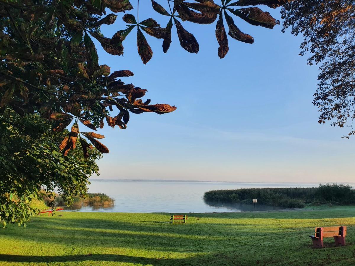 Gesindehaus Am Schloss Kummerower See Kummerow  Экстерьер фото